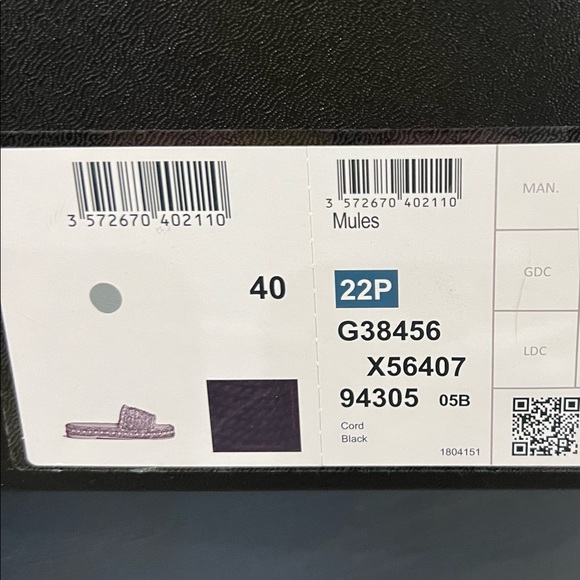 Chanel Slides - Picture 4 of 4